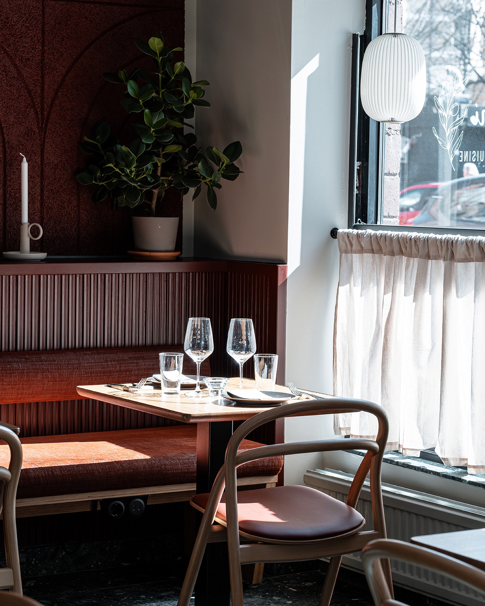 Somni dining room