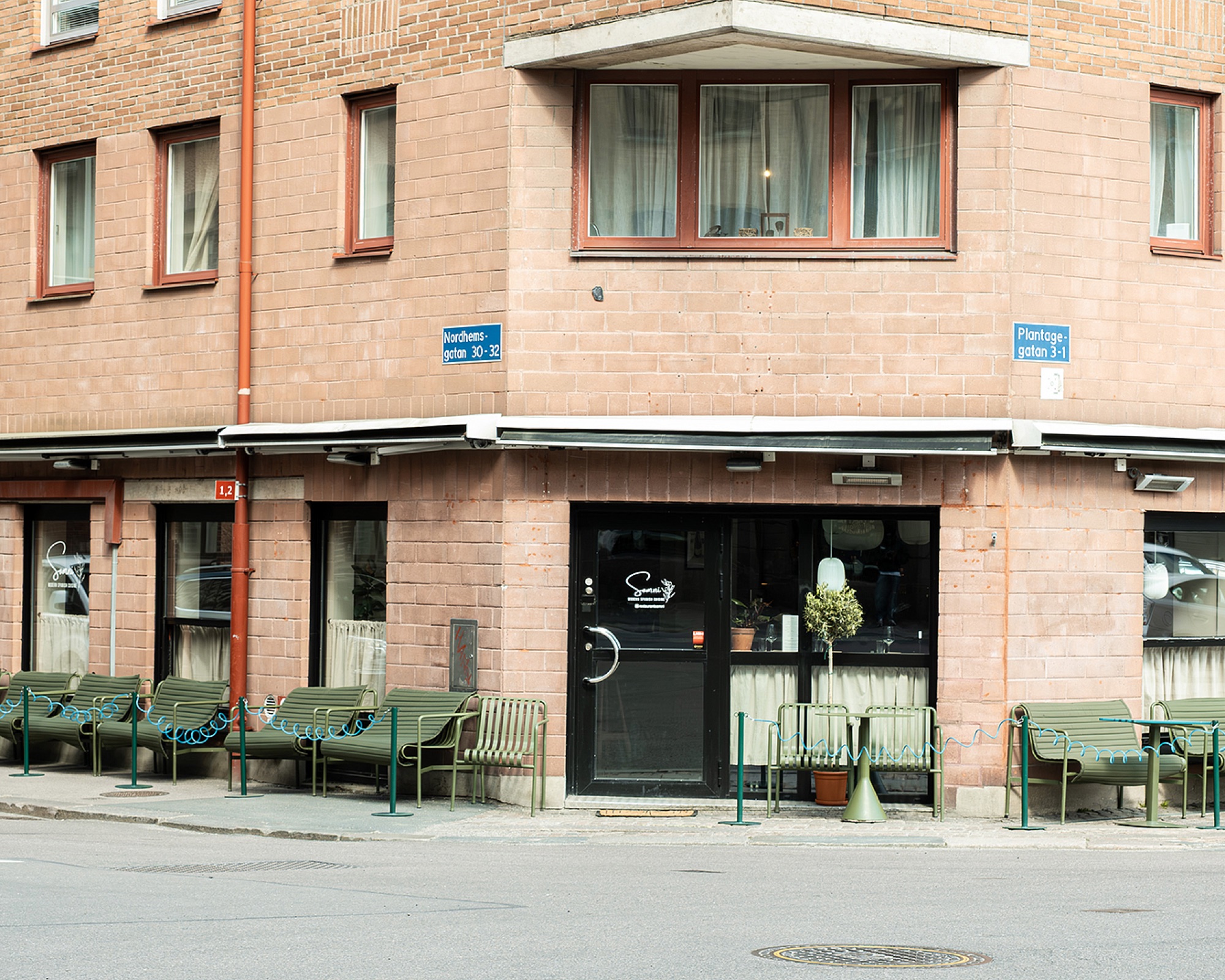 Somni restaurant exterior